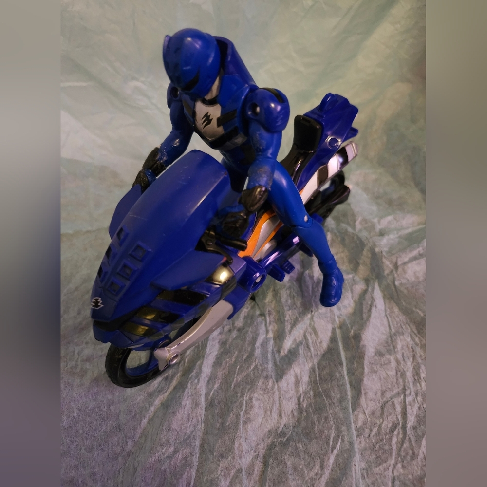 Power Ranger Action Figure eith Motorcycle